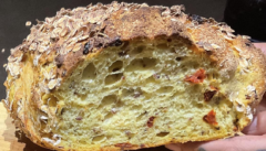 Pane con curcuma, olive e pomodori secchi 500 gr
